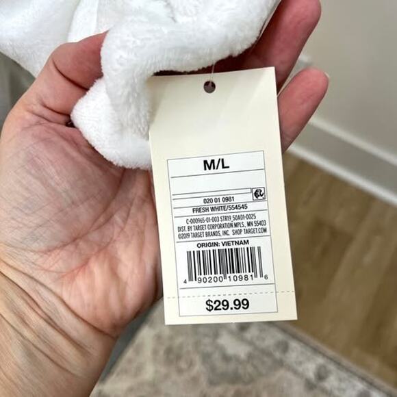 Soft, Cozy, White Women’s Bathrobe | NEW WITH TAGS - Picture 3 of 3
